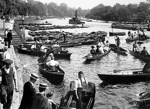 Pleasure boats on the River Thames at Richmond