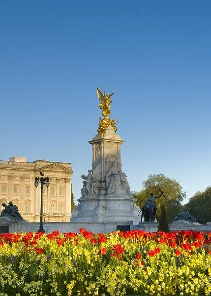 UK, London, Buckingham Palace, Spring