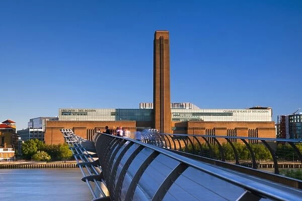 UK, London, Millennium Bridge and Tate Modern