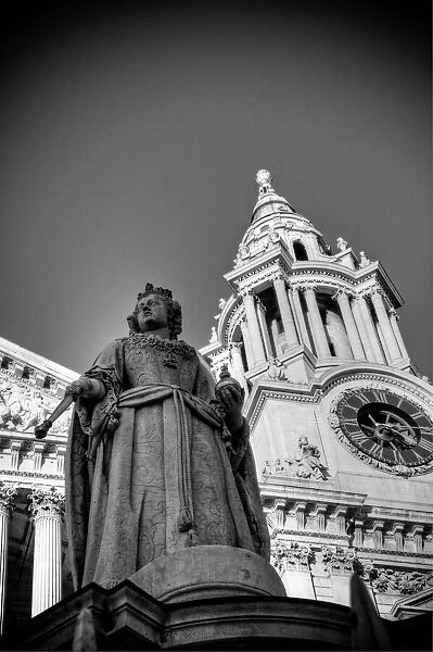UK, London, St. Pauls Cathedral, Queen Anne Statue (not Queen Victoria)