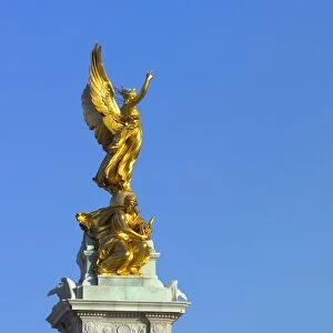 UK, London, Buckingham Palace, Queen Victoria Memorial