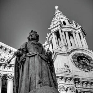 UK, London, St. Pauls Cathedral, Queen Anne Statue (not Queen Victoria)