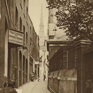 In Huggin Lane, which joins Lower Thames Street to Victoria Street, City of London (b / w photo)