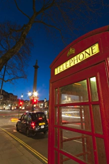 UK, England, London, Trafalgar Square, telephone box