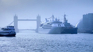 UK, London, River Thames, Tower Bridge, Cruiseliner, HMS Belfast