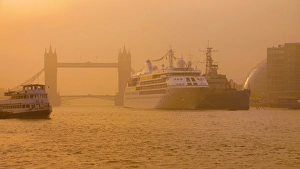 UK, London, River Thames, Tower Bridge, Cruiseliner, HMS Belfast UK, London, River Thames, Tower Bridge, Cruiseliner, HMS Belfast